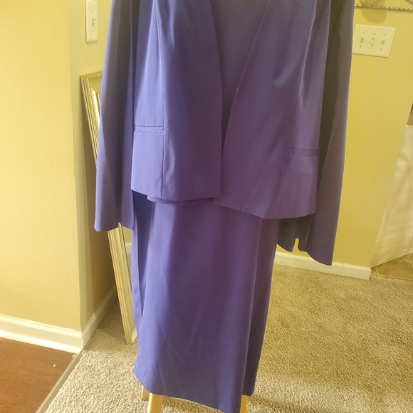 Woman's 3 piece suit - Picture 14 of 14